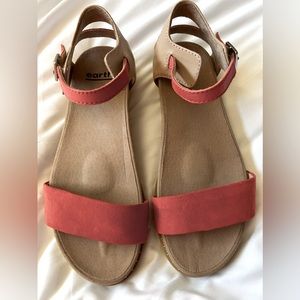 Brand new Earth brand suede sandal